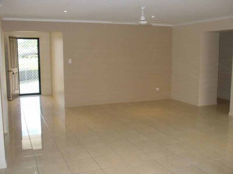 2/11 GOLF VIEW DRIVE, Boyne Island QLD 4680