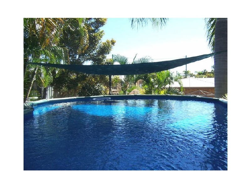 30 Crest Avenue, Boyne Island QLD 4680