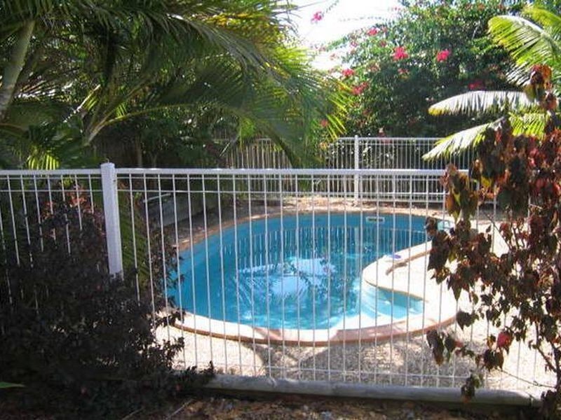 28 CREST AVENUE, Boyne Island QLD 4680