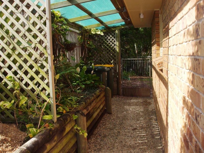 28 CREST AVENUE, Boyne Island QLD 4680