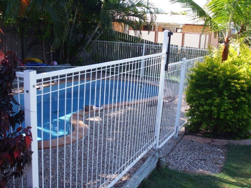 28 CREST AVENUE, Boyne Island QLD 4680