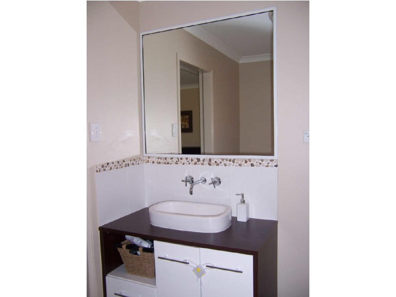 27 Lighthouse  Drive, Boyne Island QLD 4680