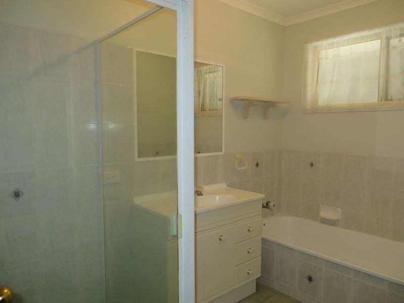 42 LOMANDRA STREET, Boyne Island QLD 4680
