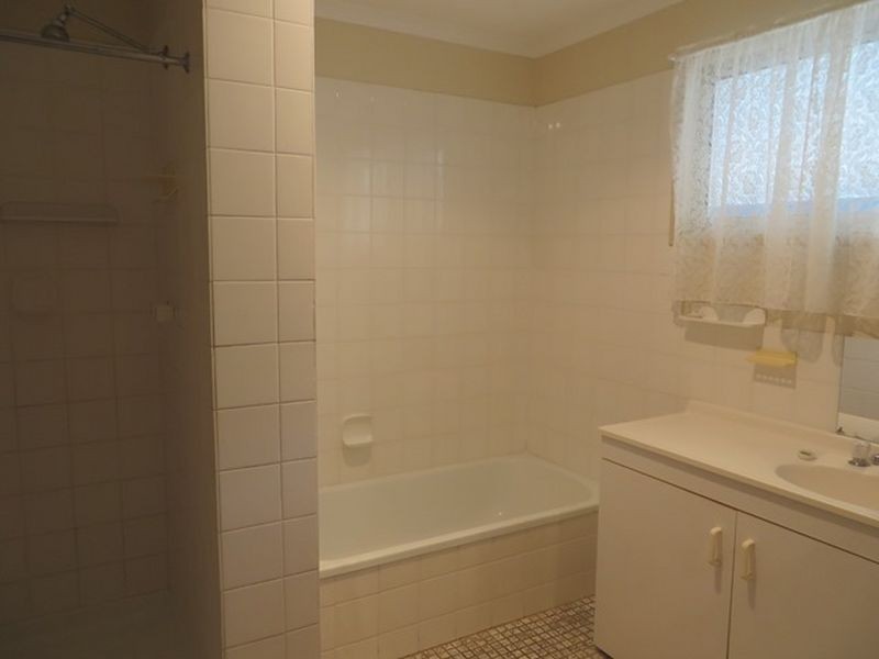 30 ALKINA CRESCENT, Boyne Island QLD 4680