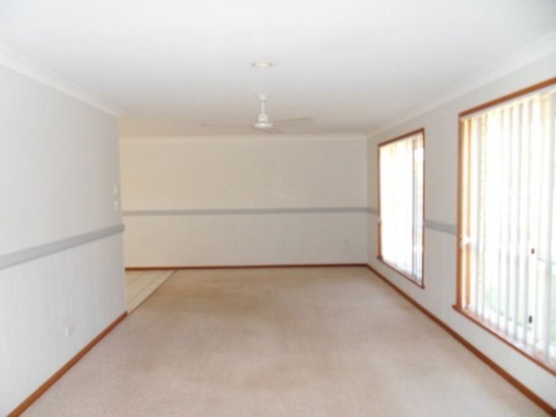 17 CURTIS AVENUE, Boyne Island QLD 4680