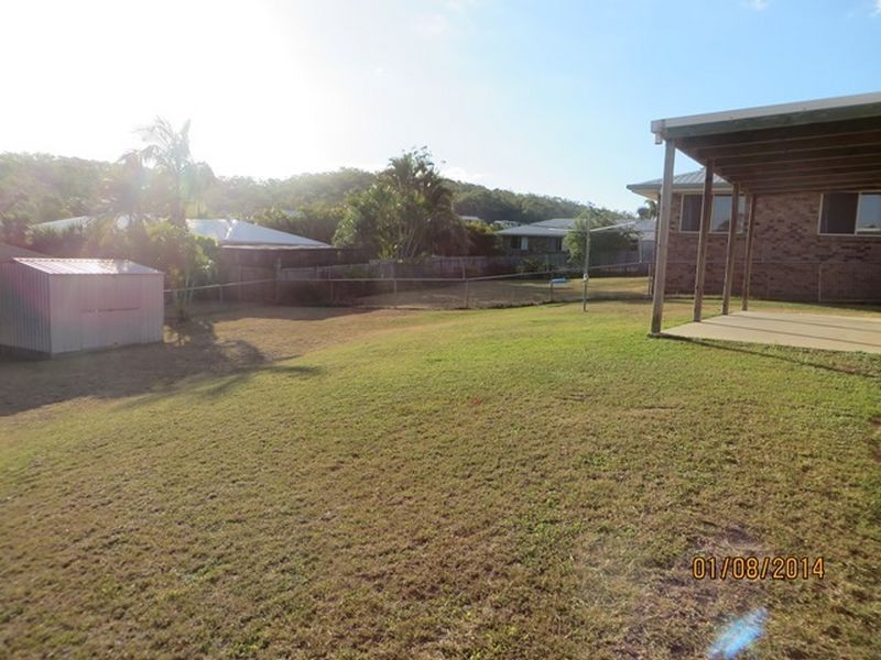 17 CURTIS AVENUE, Boyne Island QLD 4680