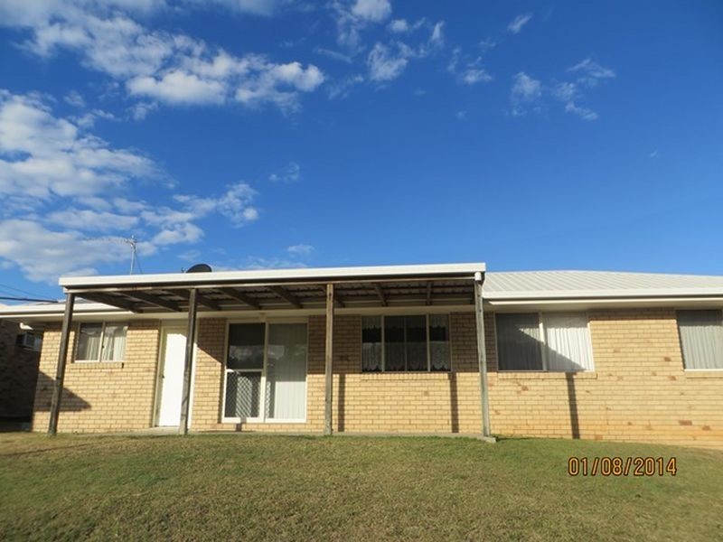 17 CURTIS AVENUE, Boyne Island QLD 4680