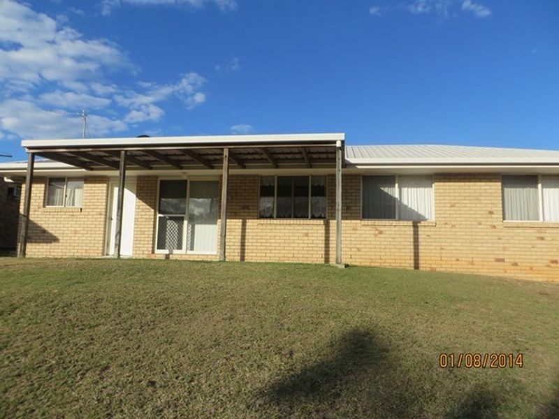 17 CURTIS AVENUE, Boyne Island QLD 4680