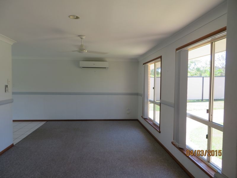 17 CURTIS AVENUE, Boyne Island QLD 4680