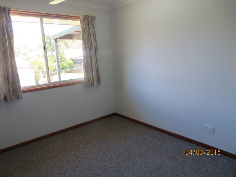 17 CURTIS AVENUE, Boyne Island QLD 4680