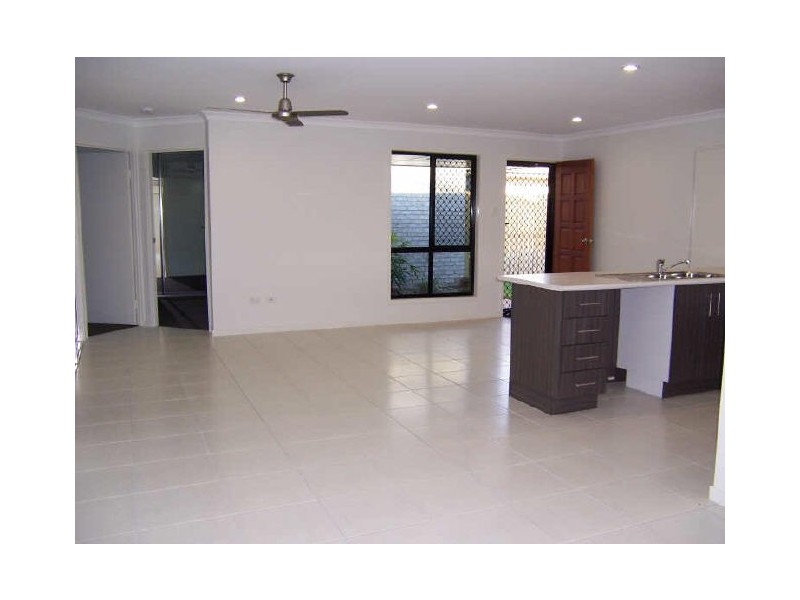 1/24 McLeod Street, Boyne Island QLD 4680