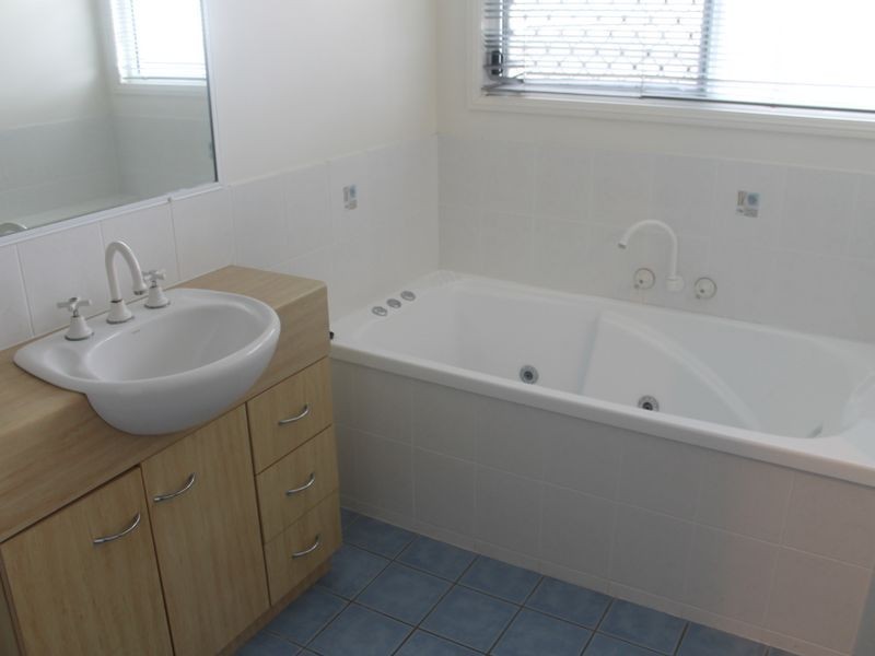 7 Riverside Drive, Tannum Sands QLD 4680