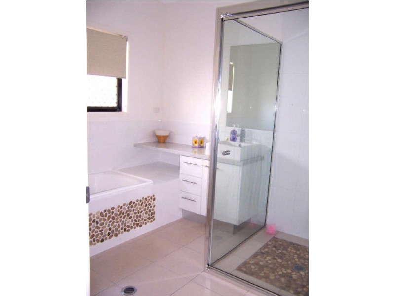 10 Jeana Close, Boyne Island QLD 4680