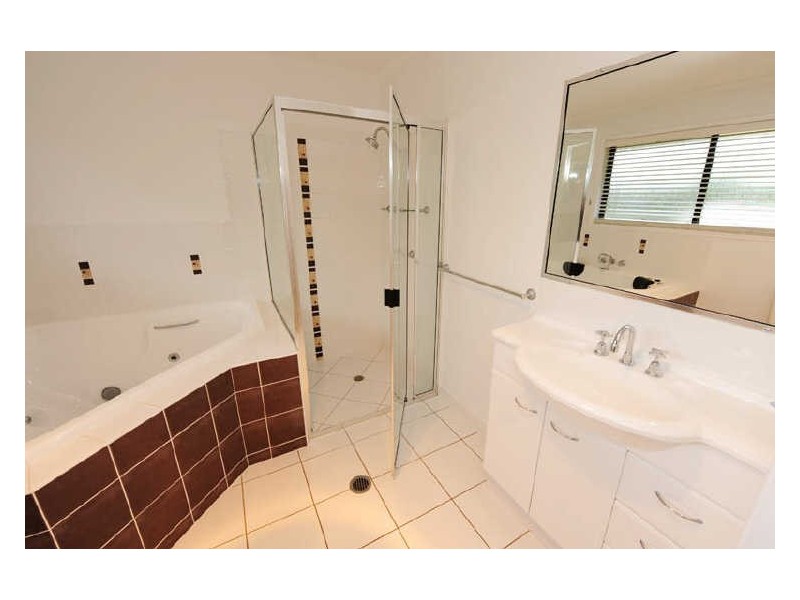 24 GOLF VIEW DRIVE, Boyne Island QLD 4680