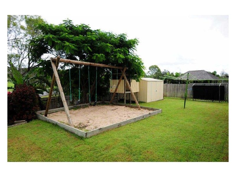24 GOLF VIEW DRIVE, Boyne Island QLD 4680