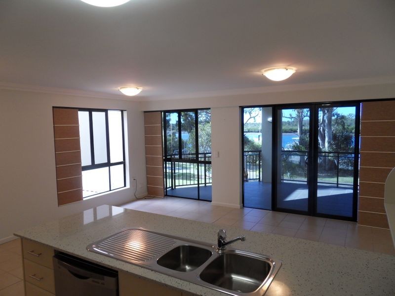 2/8a WYNDHAM AVENUE, Boyne Island QLD 4680