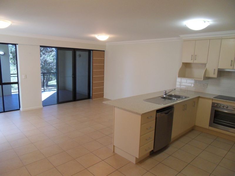 2/8a WYNDHAM AVENUE, Boyne Island QLD 4680