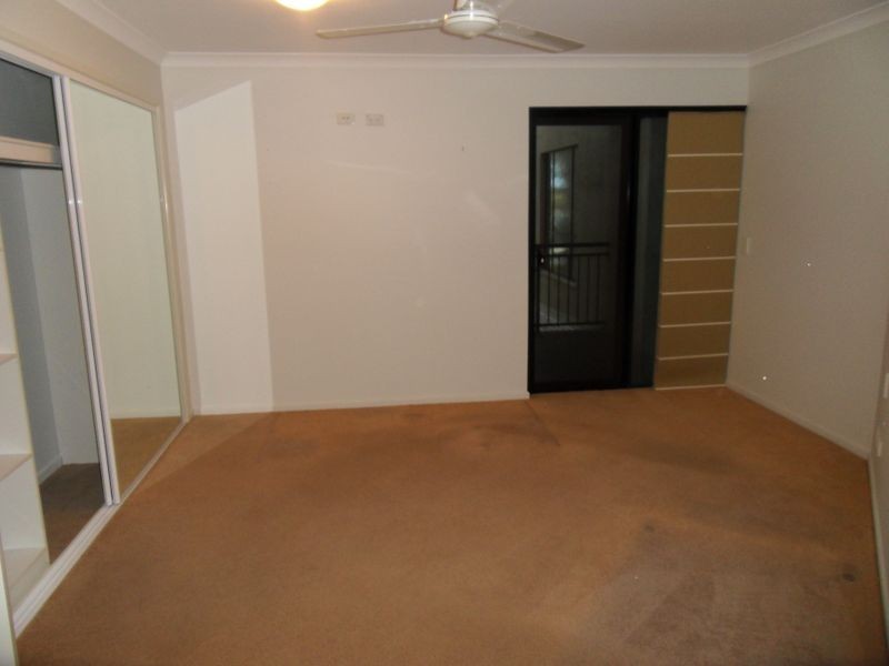 2/8a WYNDHAM AVENUE, Boyne Island QLD 4680