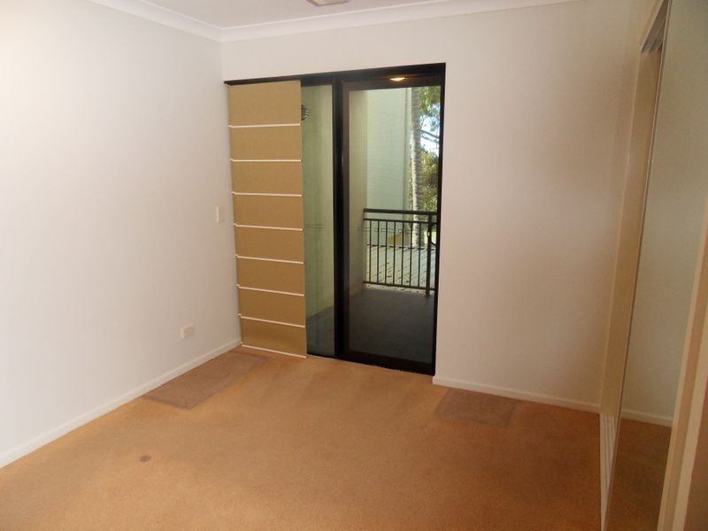 2/8a WYNDHAM AVENUE, Boyne Island QLD 4680