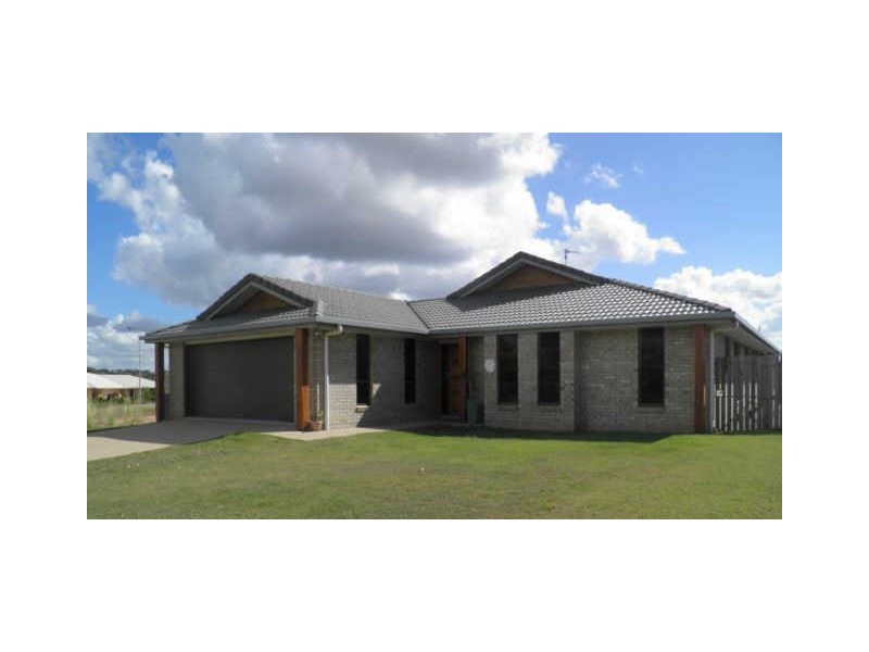 11 STELLA STREET, Boyne Island QLD 4680