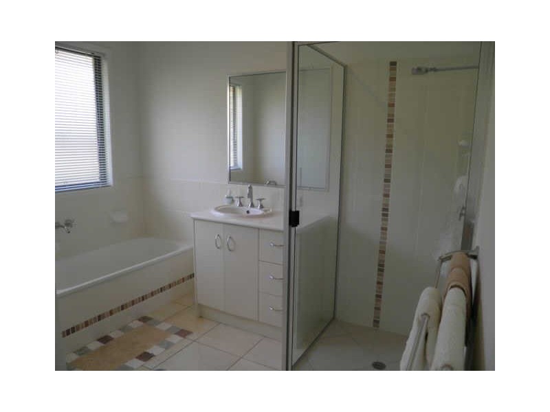 11 STELLA STREET, Boyne Island QLD 4680