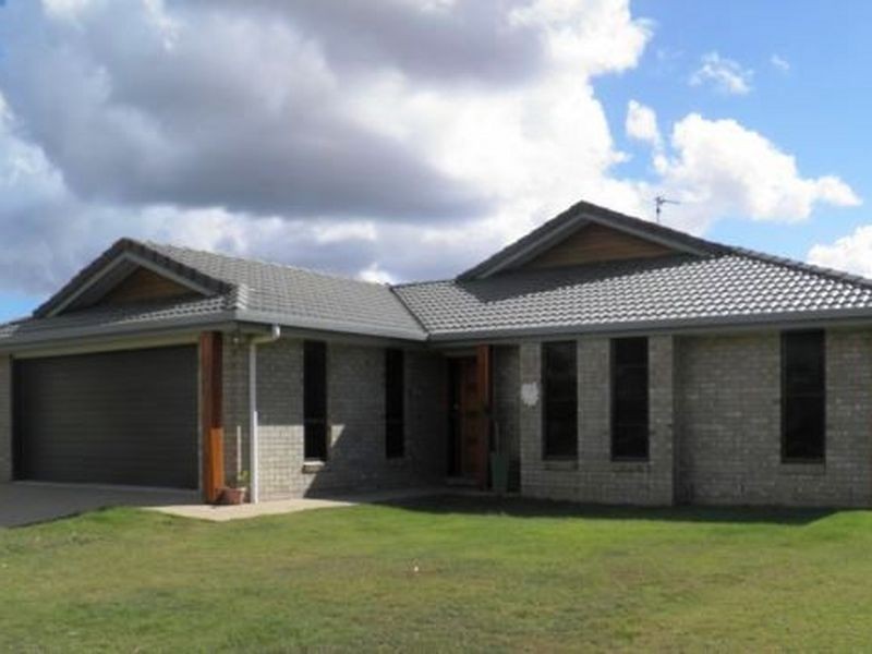 11 STELLA STREET, Boyne Island QLD 4680