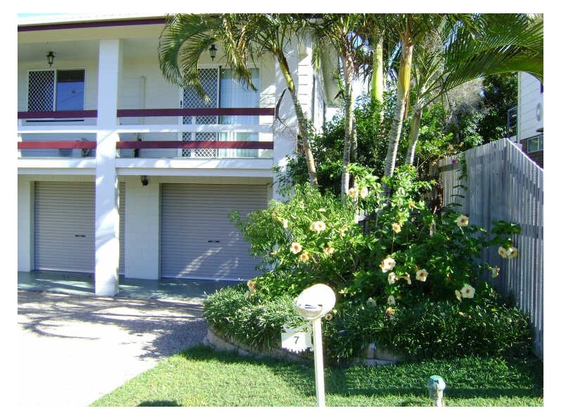 7 CREST AVENUE, Boyne Island QLD 4680