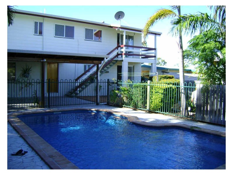 7 CREST AVENUE, Boyne Island QLD 4680