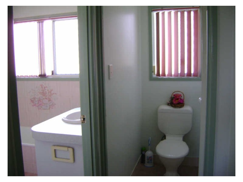 7 CREST AVENUE, Boyne Island QLD 4680