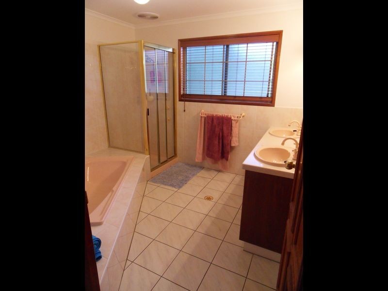 18 GOLDEN AVENUE, Tannum Sands QLD 4680