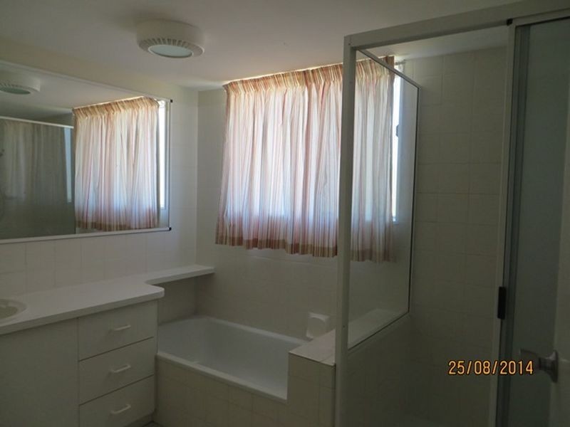 2/4 PITTSBAY CRESCENT, Boyne Island QLD 4680