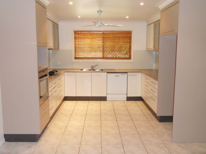 32 PLEASANT AVENUE, Tannum Sands QLD 4680