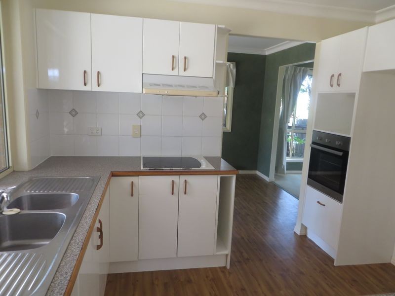 27 LOMANDRA STREET, Boyne Island QLD 4680