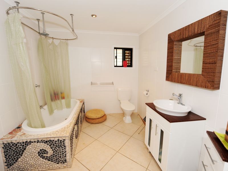 72 WYNDHAM AVENUE, Boyne Island QLD 4680