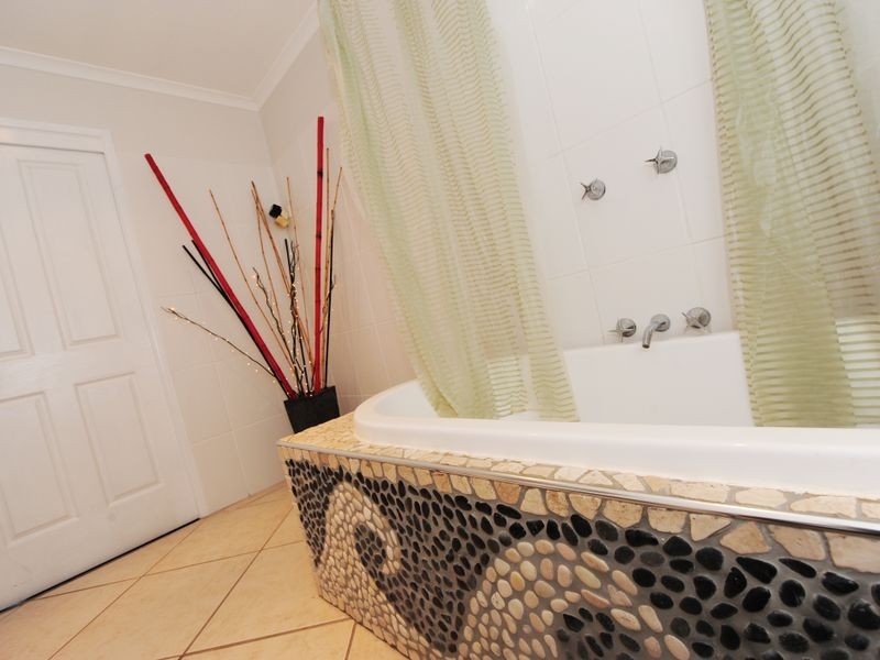 72 WYNDHAM AVENUE, Boyne Island QLD 4680
