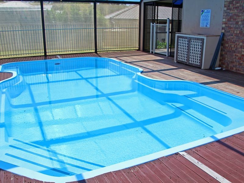 15 Richard Street, Boyne Island QLD 4680