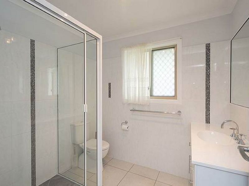 19 Valley Way, Boyne Island QLD 4680