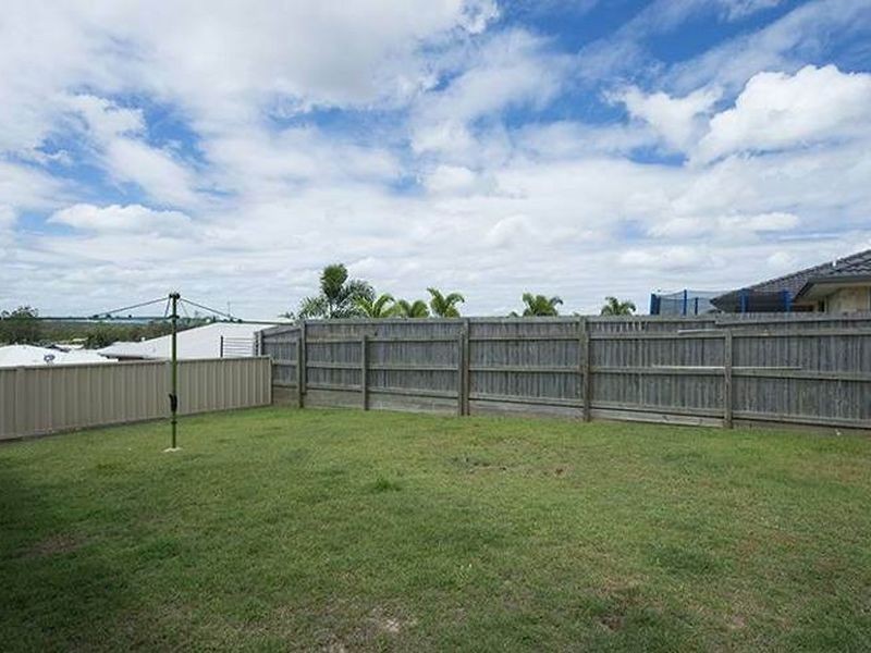19 Valley Way, Boyne Island QLD 4680
