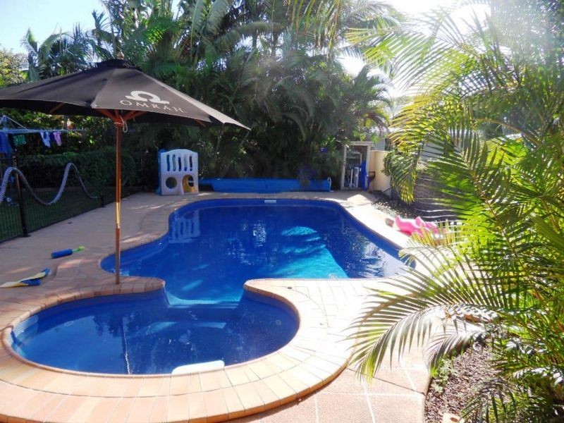 33 WYNDHAM AVENUE, Boyne Island QLD 4680