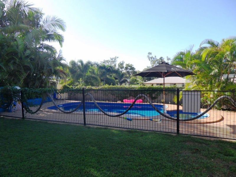 33 WYNDHAM AVENUE, Boyne Island QLD 4680