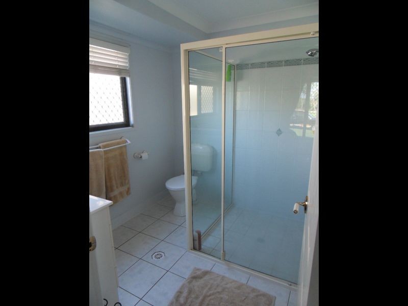 33 WYNDHAM AVENUE, Boyne Island QLD 4680