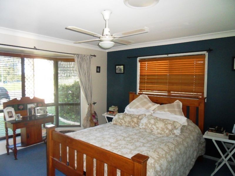 33 WYNDHAM AVENUE, Boyne Island QLD 4680