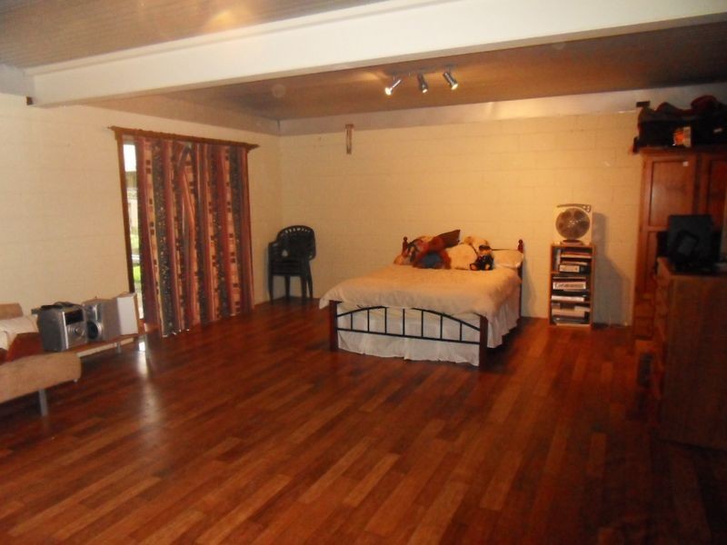 5 Stokes Street, Boyne Island QLD 4680