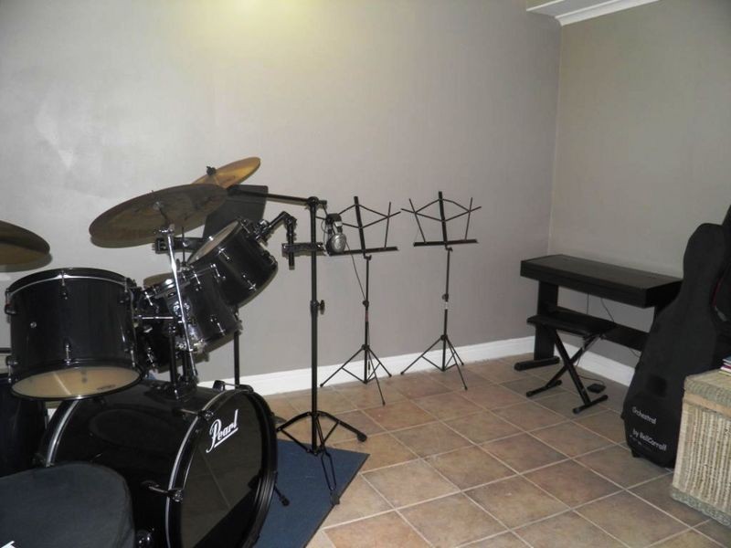 38 SAYRE CRESCENT, Boyne Island QLD 4680