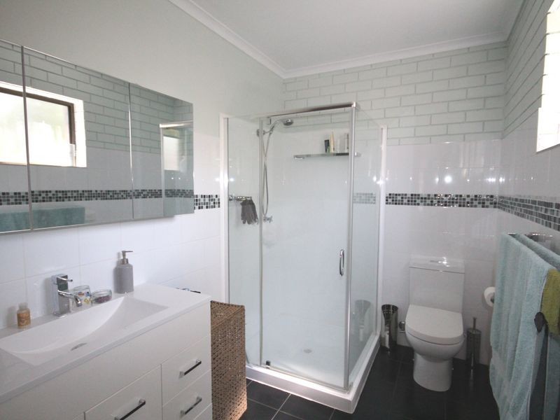 15 Sayre Cr, Boyne Island QLD 4680