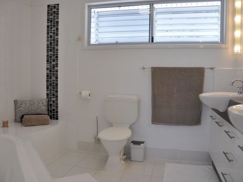 40 Booth Avenue, Tannum Sands QLD 4680