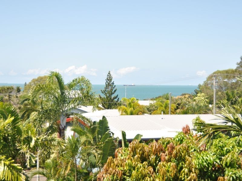 40 Booth Avenue, Tannum Sands QLD 4680