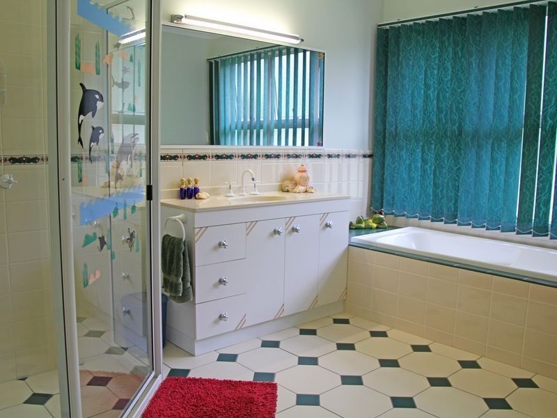 13 Helen Crescent, Wurdong Heights QLD 4680