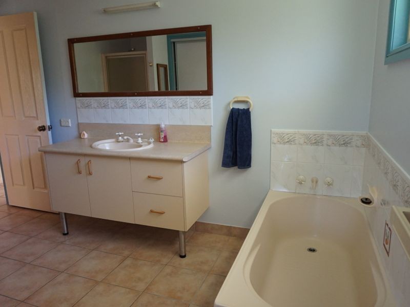 35 Sayre Crescent, Boyne Island QLD 4680