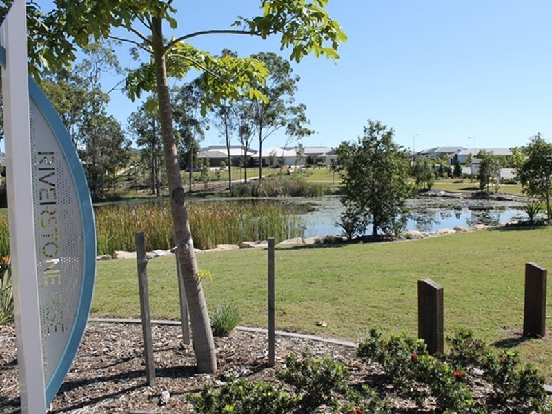 15 Kurwongbah Street, Boyne Island QLD 4680